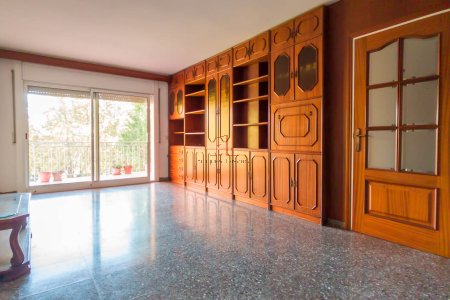 Large apartment in central Figueres with 4 bedrooms. Figueres